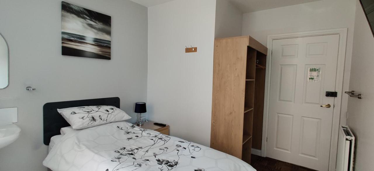 Aaron Lodge Guest House เลสเตอร์ ภายนอก รูปภาพ