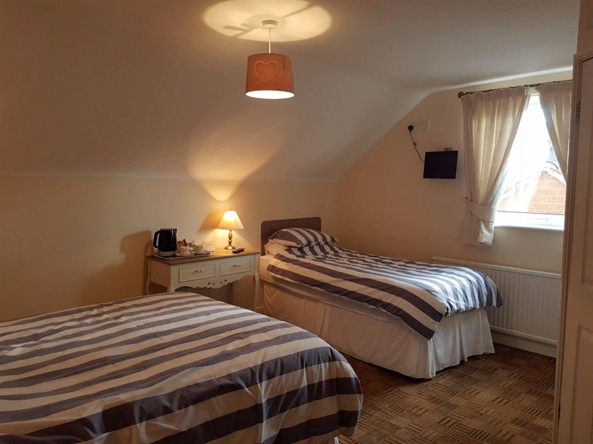 Aaron Lodge Guest House เลสเตอร์ ภายนอก รูปภาพ