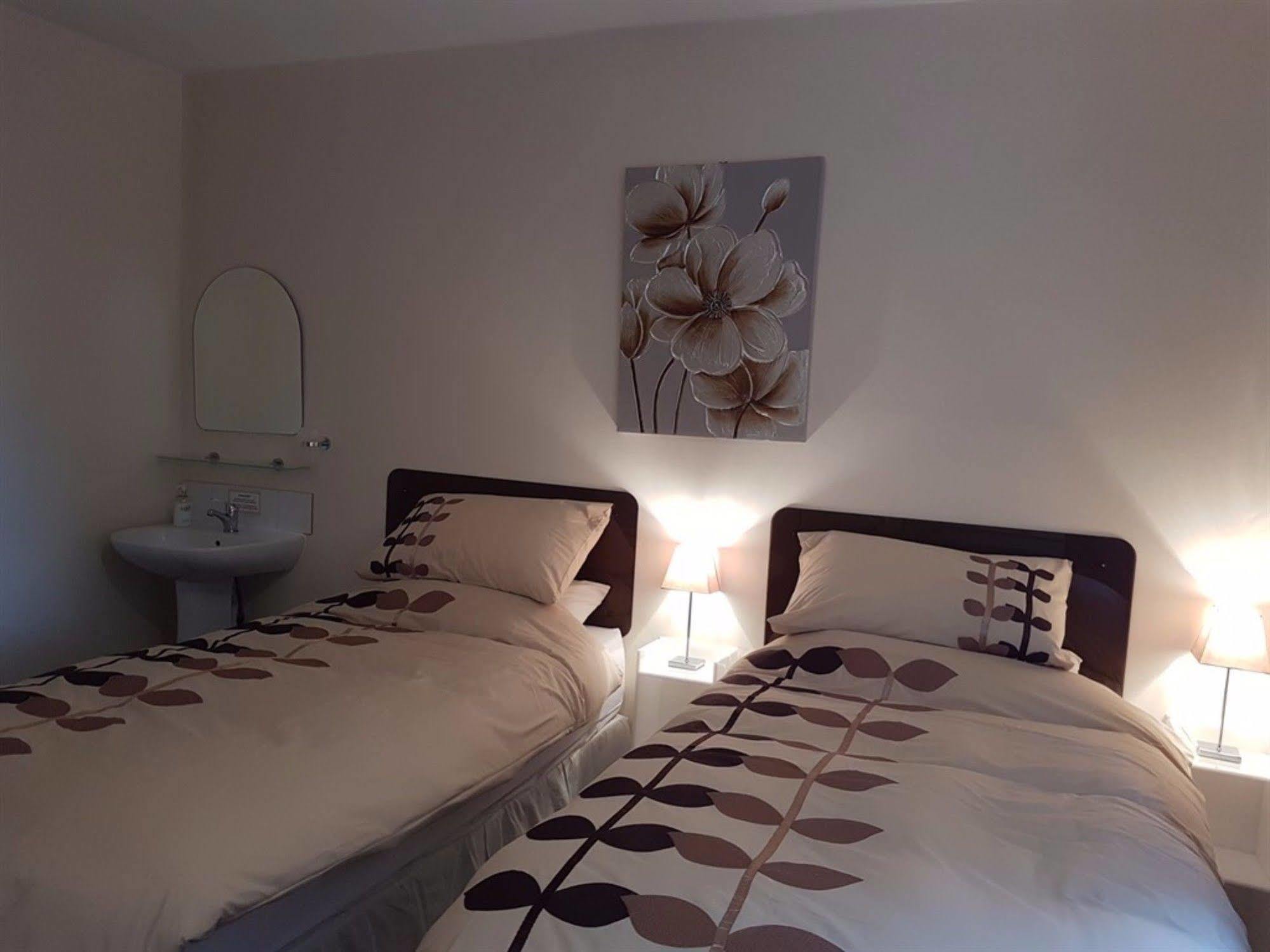 Aaron Lodge Guest House เลสเตอร์ ภายนอก รูปภาพ