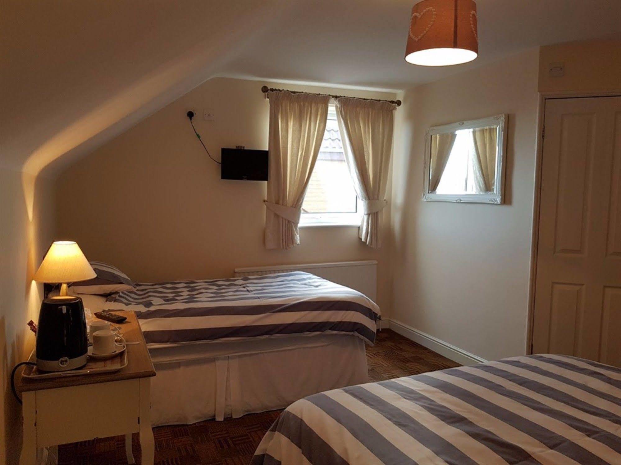 Aaron Lodge Guest House เลสเตอร์ ภายนอก รูปภาพ